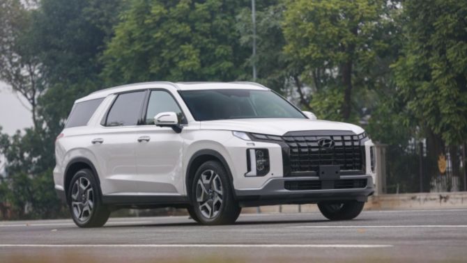 Hyundai Palisade giảm giá hơn 200 triệu, cạnh tranh doanh số với Ford Everest