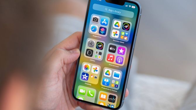 iPhone cổng lightning cuối cùng của Apple xuống giá cực nhanh, rẻ bằng nửa iPhone 17 nhưng vẫn mạnh