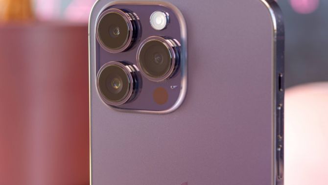 Đây là iPhone Pro Max viền thép cuối cùng, không quá thua iPhone 17 Pro Max nhưng chỉ hơn 15 triệu