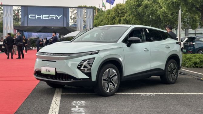 Đón đầu cuộc đua xe điện, thêm một hãng ô tô lắp trạm sạc từ Bắc chí Nam