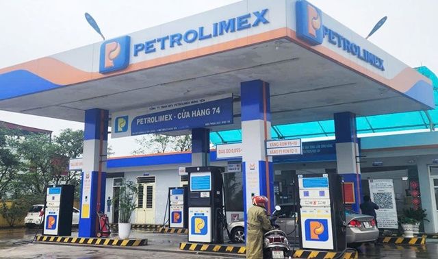 Cập nhật giá xăng dầu hôm nay 4/11: Xăng dầu trong nước tăng mạnh, thế giới 