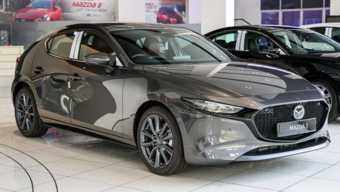 Mazda 3 1.5L High Plus 2025 ra mắt: Rẻ hơn gần 300 triệu so với bản 2.0L, vẫn ‘full option xịn sò’