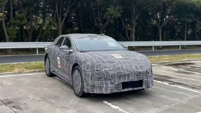 Đối thủ của Mercedes-Benz EQS ‘lột xác’: Sedan được ‘wagon hoá’ gây sốt