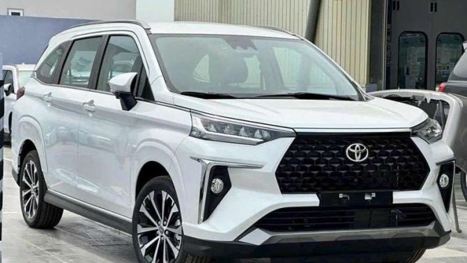 ‘Tung đòn hiểm’ vào Mitsubishi Xpander, Toyota Veloz Cross hạ giá lăn bánh cực sâu đầu tháng 11/2025