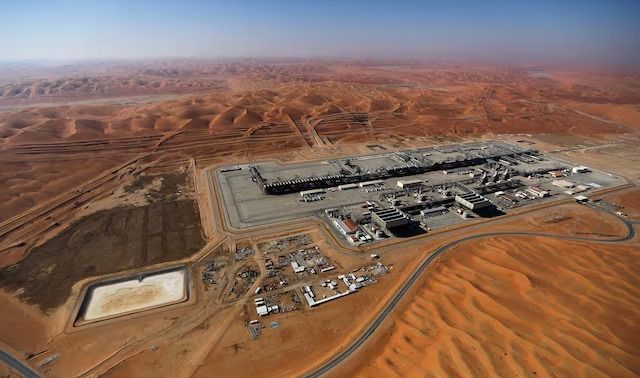 Ả Rập Xê Út giảm giá dầu tháng 12 cho châu Á nhằm ứng phó với thị trường cung ứng dồi dào