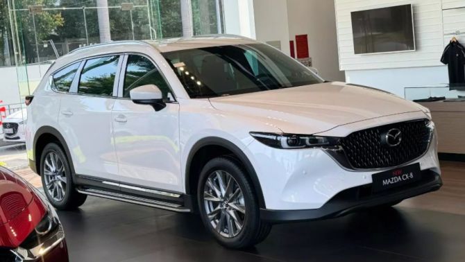 Mazda CX-8 ‘gây sốt’ với giá lăn bánh đầu tháng 11/2025 rẻ hơn hẳn Toyota Fortuner và Ford Everest