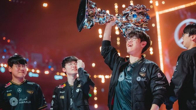 Mercedes ‘vận chuyển’ chức vô địch lần thứ 3 liên tiếp tới  T1 tại Chung kết thế giới 2025