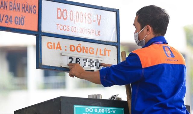 Giá xăng dầu hôm nay 10/11:  Đang trên đà đi ngang, giá bán lẻ xăng dầu trong nước được điều chỉnh
