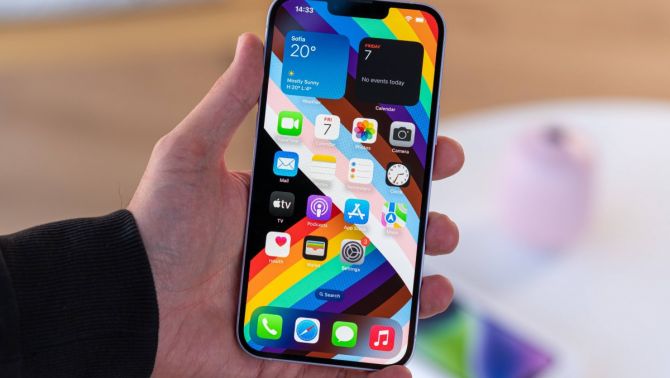 Đây là iPhone màn lớn đập hộp rẻ nhất Việt Nam, trang bị siêu mạnh, không kém iPhone 17 là mấy