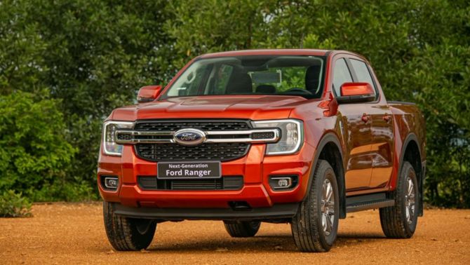 ‘Vua bán tải’ Ford Ranger giảm giá tới 120 triệu đồng, bản tiêu chuẩn rẻ hơn cả Toyota Hilux