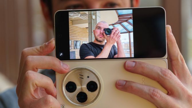 Đây là chiếc điện thoại gập màn lớn đáng mua nhất tháng 11, rẻ hơn Galaxy Z Fold7 hơn 20 triệu đồng