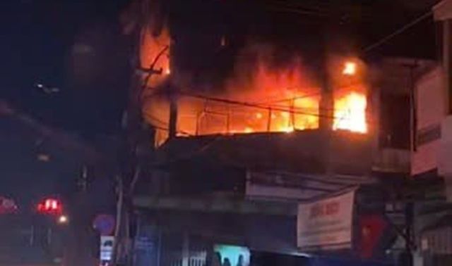 Cháy kinh hoàng nhà trọ 4 tầng ở Nha Trang, công tác chữa cháy, cứu hộ, cứu nạn gặp khó khăn 