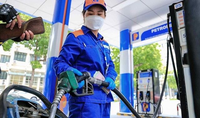 Giá xăng dầu hôm nay 18/11: Tiếp tục giảm mạnh, người tiêu dùng có thể được ‘hưởng lợi’