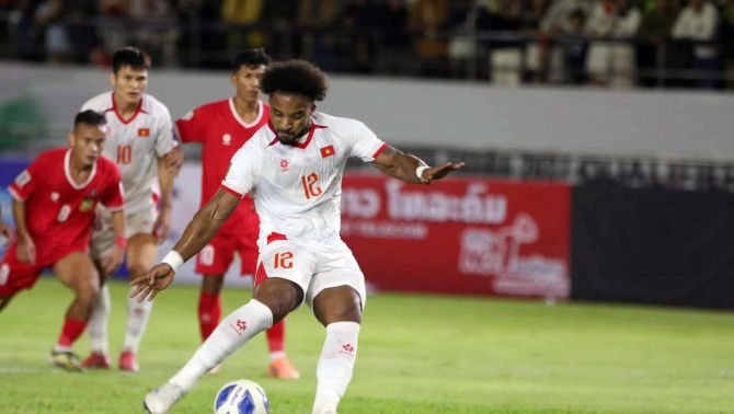 Bảng xếp hạng Vòng loại Asian Cup 2027 mới nhất: ĐT Việt Nam đại thắng, Malaysia bị 'phả hơi nóng'?