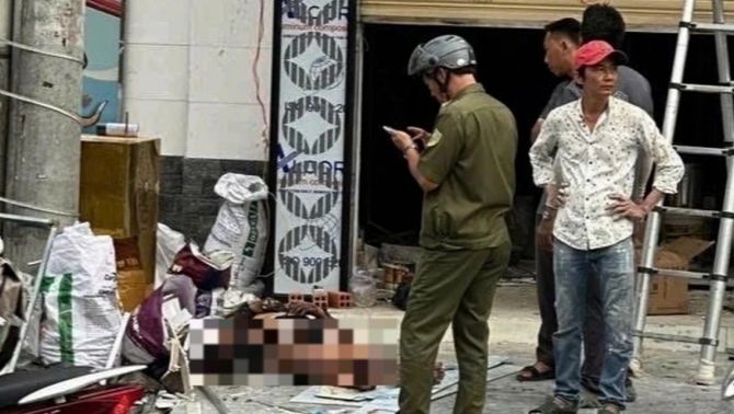 Hiện trường nam công nhân bị điện giật khi thi công bảng hiệu ở TPHCM: Tình trạng hiện tại đáng lo