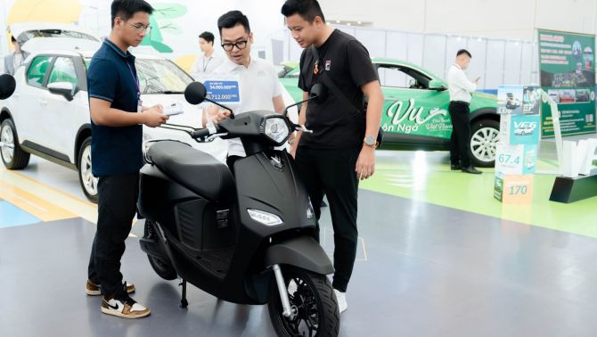 Khách Việt mua VinFast Vero X vì ‘xanh, sạch, tiện lợi, đi 262 km không phải nghĩ’