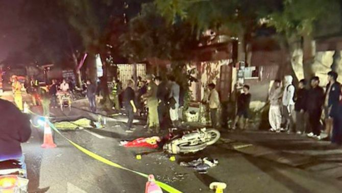 Hiện trường ám ảnh vụ xe máy va chạm với xe đầu kéo ở Hưng Yên, hai mẹ con tử vong thương tâm