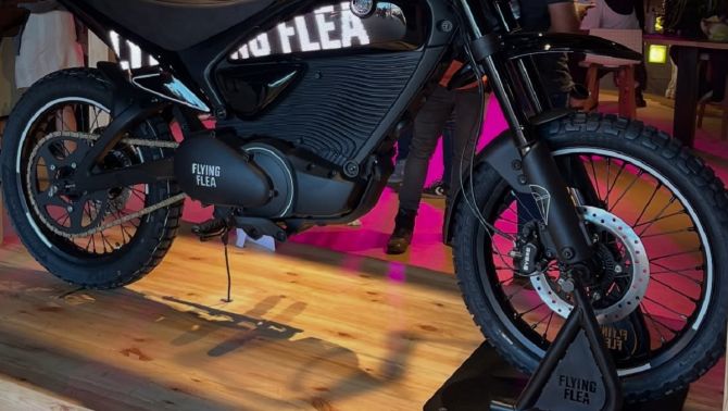 ‘Chiến binh tốc độ’ mới chính thức ra mắt giá 59 triệu đồng: Đẳng cấp hơn Honda Winner R va Exciter