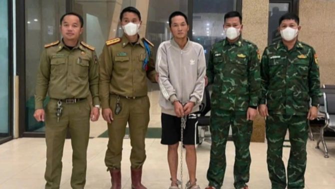 Tóm gọn 2 đối tượng đang bị truy nã nhưng lẩn trốn sang Lào: Hé lộ tội danh không thể chấp nhận