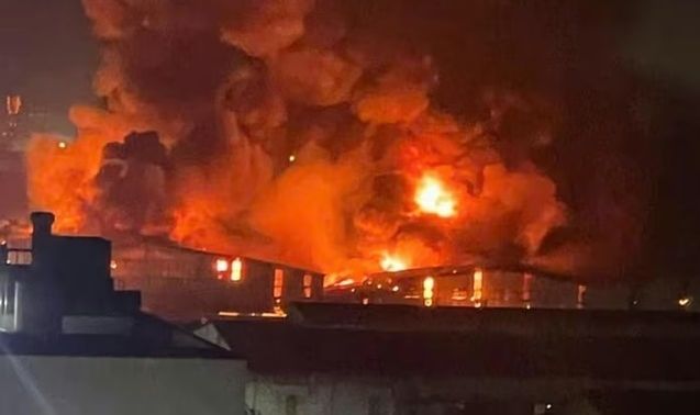 Hiện trường khói lửa bùng lên dữ dội, thiêu rụi 6.000m2 nhà xưởng sản xuất bỉm ở Bắc Ninh, thiệt hại tài sản khổng lồ