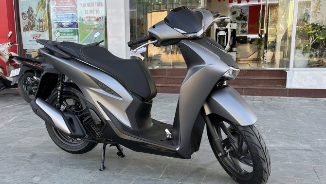 Bảng giá xe Honda SH 2026 cuối tháng 11/2025 giảm 'thủng đáy': Khách Việt ồ ạt săn đón vì rẻ khó tin