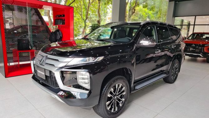 Ford Everest và Toyota Fortuner dễ gục ngã vì giá lăn bánh Mitsubishi Pajero Sport đang cực 'mềm'