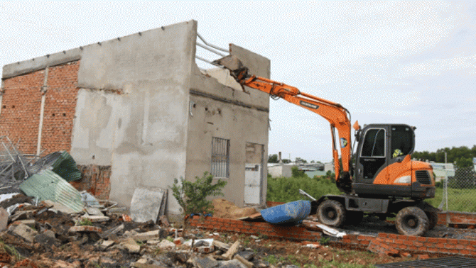 Hà Nội: Hộ dân buộc phải tháo dỡ nhà xây trên phần đất bỏ hoang chưa được sử dụng của Nhà nước