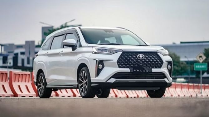Giá xe Toyota Veloz Cross đầu tháng 11/2025 ở mức cực kỳ cạnh tranh, ‘soán ngôi’ Mitsubishi Xpander
