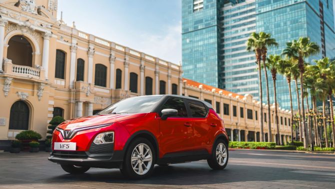 Hàng vạn khách Việt ‘chốt’ VinFast VF 5 vì giá lăn bánh dễ chịu và vận hành vượt mong đợi
