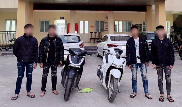 Nguồn cơn nhóm thanh niên vác dao đuổi chém người đi đường ở Hà Nội