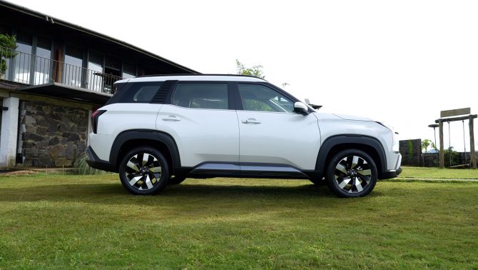 Xe Nhật ‘xả kho’ cuối năm: Ưu đãi dồn dập chưa từng thấy