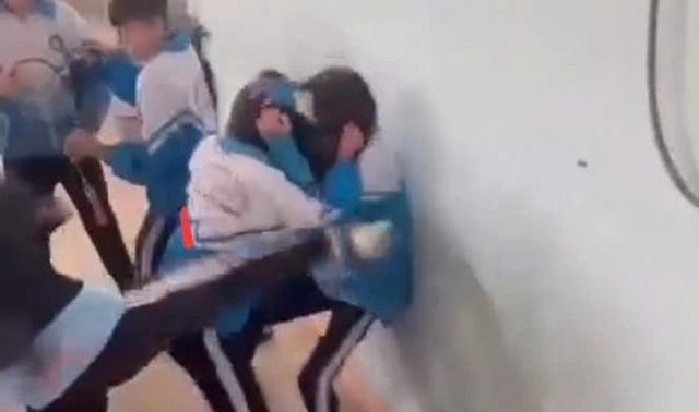 Vụ nữ sinh bị đánh hội đồng dã man trong trường học: UBND tỉnh Gia Lai đã gửi văn bản khẩn đến Sở GD-ĐT