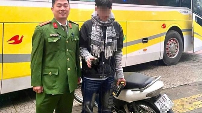 Thanh niên 18 tuổi nhịn đói 2 ngày, chạy xe máy xuyên Việt để gặp ‘bạn gái online’ và cái kết