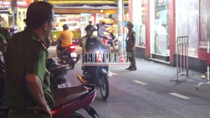 Vụ một người đàn ông bị đâm tử vong giữa đường ở TP.HCM, tiết lộ chi tiết quan trọng về hung thủ