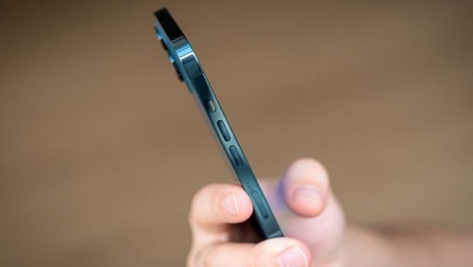 Đây là iPhone Pro Max viền thép phẳng giá rẻ nhất Việt Nam, độ sang còn cao hơn iPhone 17 Pro Max