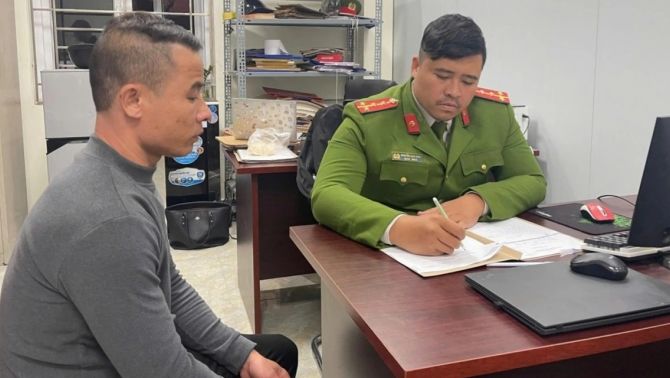 Người đàn ông ra đầu thú sau 7 năm trốn án gây tai nạn chết người: Hành động khiến ai cũng sốc! 