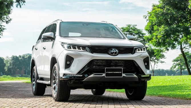 Giá ô tô Toyota 12/2025: Fortuner, Vios, Corolla Cross tiếp tục áp đảo thị trường