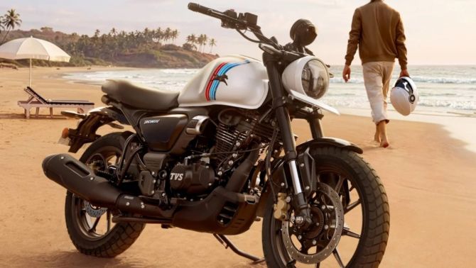 Tin xe trưa 8/12: Rẻ hơn Exciter và Winner R, ‘huyền thoại côn tay’ mới ra mắt với giá 33 triệu đồng