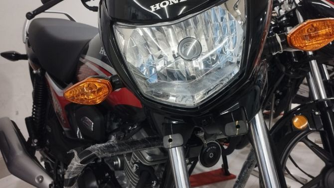 Honda chính thức mở bán ‘huyền thoại côn tay’ 100cc mới giá 24 triệu đồng: Hạ đo ván Yamaha Exciter