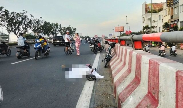 Hiện trường người đàn ông tử vong bên cạnh chiếc xe đạp ở TP.HCM, nhiều người tá hỏa kho phát hiện
