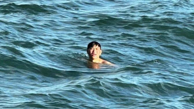 Hai ngư dân Lý Sơn nhận Huân chương Dũng cảm sau 48 giờ lênh đênh cứu người