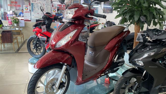 Xe máy điện lên ngôi - xe máy xăng hết thời ‘làm giá’: Người tiêu dùng hưởng lợi kép