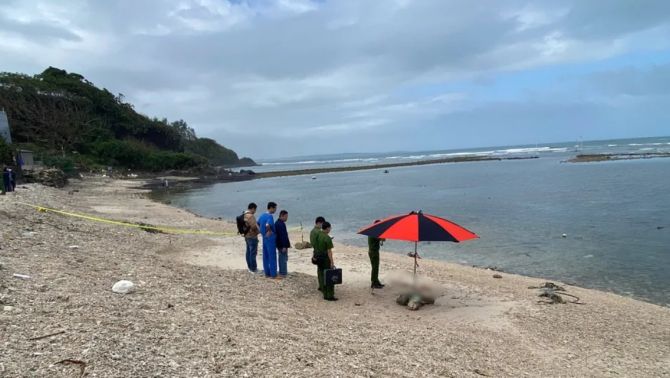 Quảng Ngãi: Phát hiện thi thể nam giới đã phân huỷ nặng trôi dạt bờ biển, tiến hành xác minh danh tính?