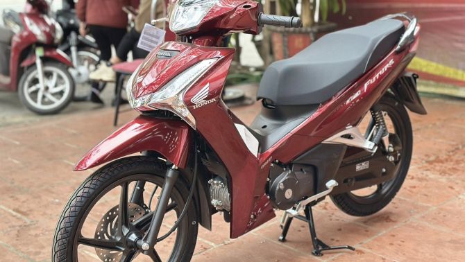 Bảng giá xe Honda Future 125 FI 2026 giữa tháng 12/2025: Đã 'chạm đáy', rẻ lấn át Wave Alpha và RSX