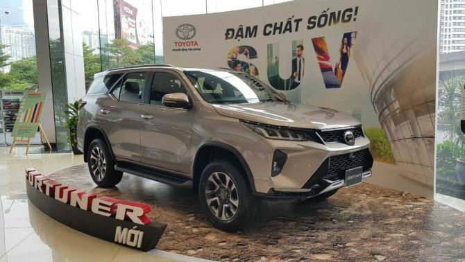 Tuyên chiến Ford Everest, Toyota Fortuner giảm giá lăn bánh cực rẻ ở thời điểm đầu tháng 12/2025