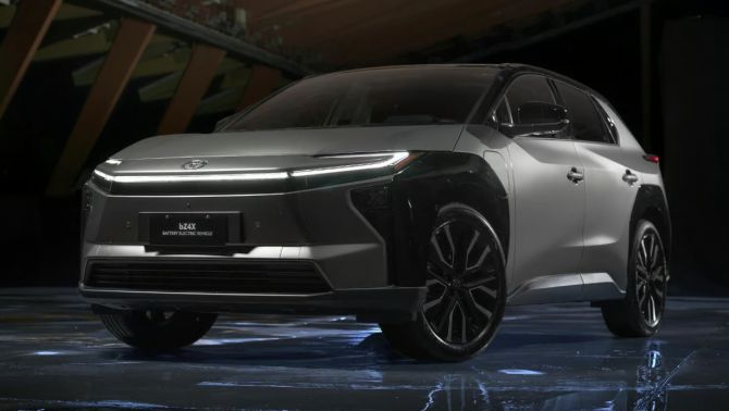 Toyota bZ4X ‘đốt nóng’ đường đua SUV điện: Thiết kế hiện đại, vận hành 570 km, giá từ 1,2 tỷ đồng