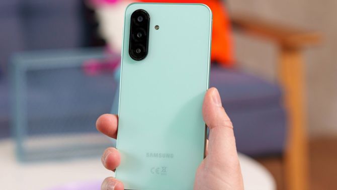 Đây là chiếc điện thoại giá dưới 6 triệu đáng mua nhất Việt Nam hiện nay, AI thông minh như Galaxy S25