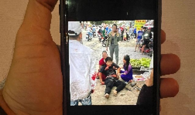 Hiện trường thanh niên bị đâm gục tại chỗ tử vong trong vụ hỗn chiến ở TP.HCM, hé lộ nguồn cơn vụ việc