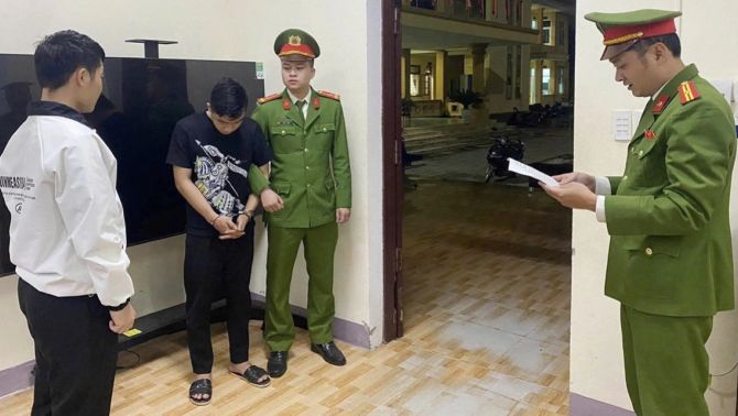 Khởi tố thanh niên đột nhập nhà dân giữa đêm, liều lĩnh trộm ôtô chở bạn gái về nhà: Quá khứ bất hảo