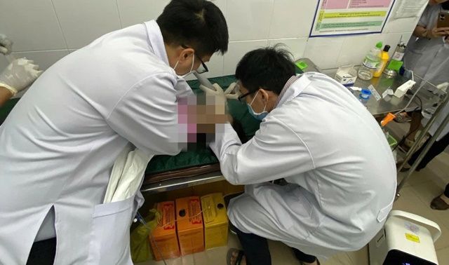 Vụ bé gái 3 tuổi tử vong sau bữa ăn tại nhà trẻ ở TP.HCM: 70 phút giành lại bé từ tử thần nhưng bất thành